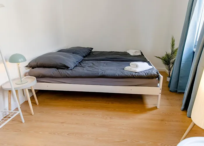 Leopold's Mit Garten Und Vesteblick Mitten In *