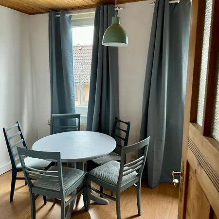 Leopold's Mit Garten Und Vesteblick Mitten In アパート *