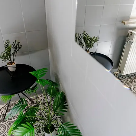 Leopold's Mit Garten Und Vesteblick Mitten In *