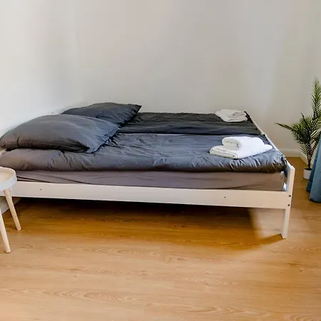 Leopold's Mit Garten Und Vesteblick Mitten In *