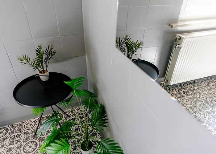 Leopold's Mit Garten Und Vesteblick Mitten In *